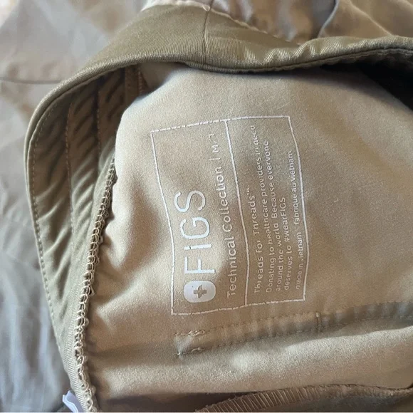 Figs Sandstone Beige Scrub Set, Size S top, Size Tall M jogger bottoms - Picture 4 of 5